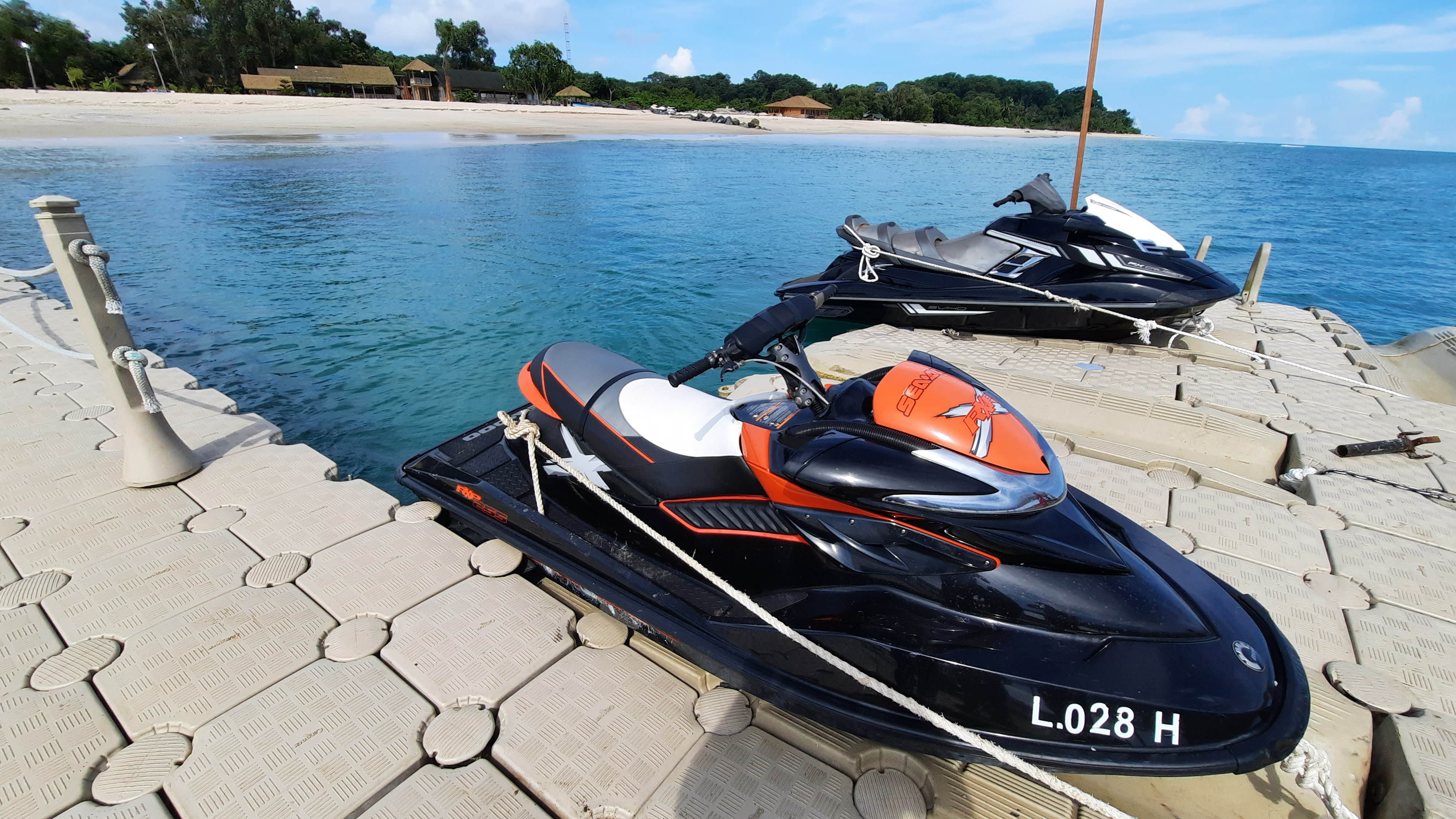 Jet Skiing at the Baie des Tortues - Pointe Denis: An Adventure on the Waves